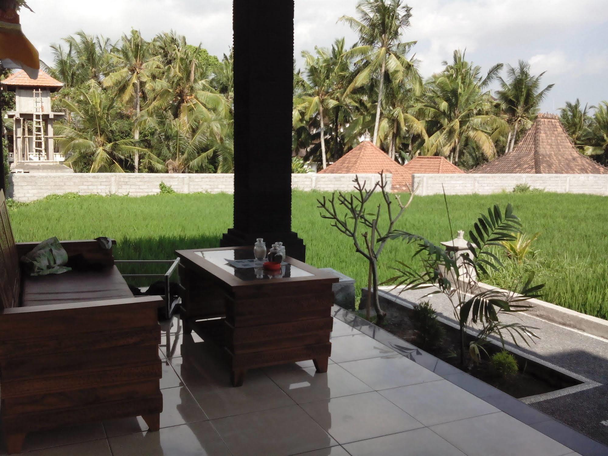 Casa de hóspedes Puji And 3*
