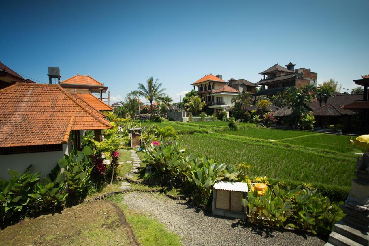 Casa de hóspedes Puji And 3*