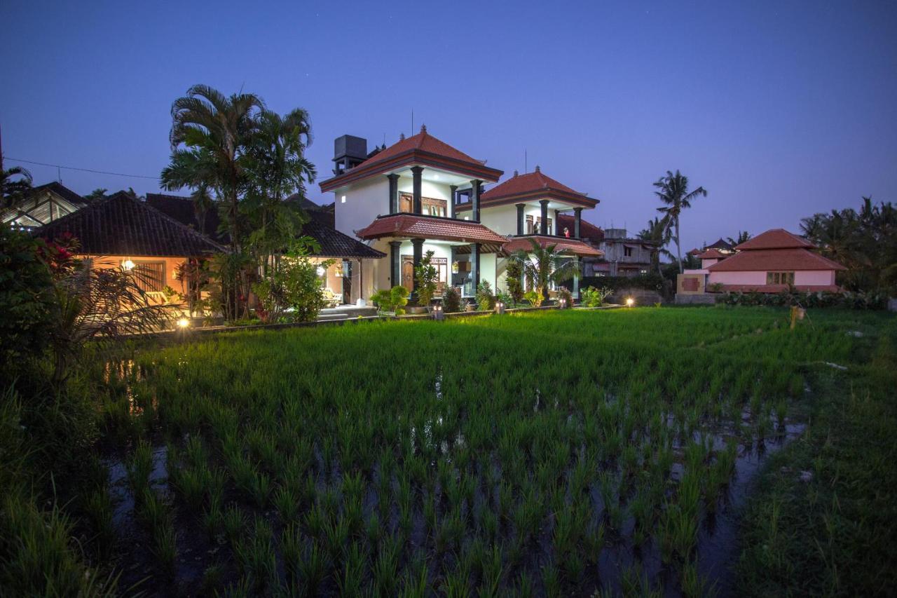 Casa de hóspedes Puji And 3*