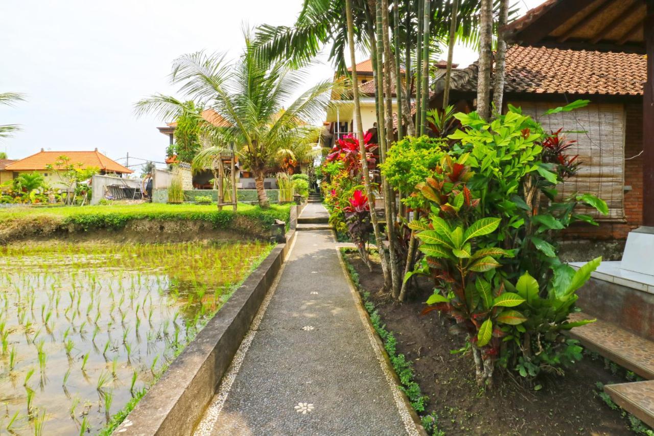 Puji And Guest house 3*